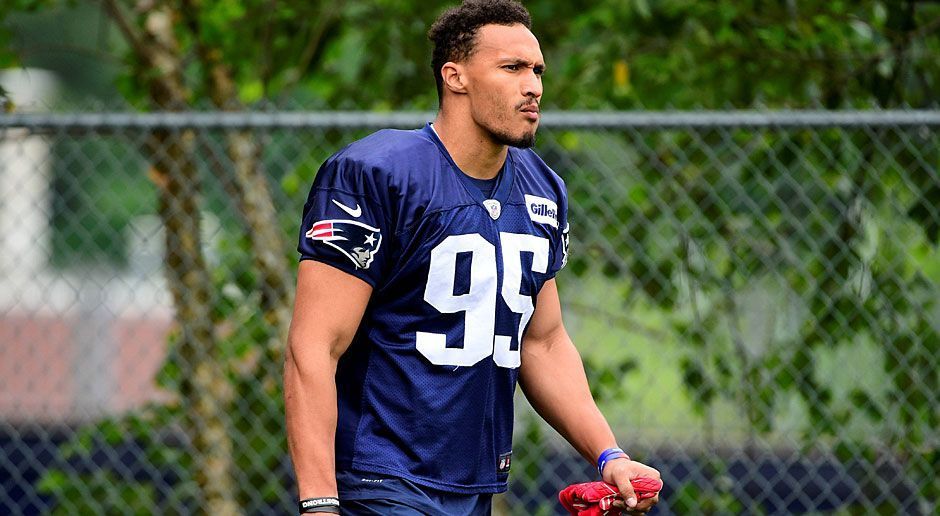 
                <strong>Derek Rivers (New England Patriots)</strong><br>
                Defensive End Derek Rivers von den New England Patriots droht das Saisonaus. Der Top-Pick des NFL-Champions verletzte sich am 18. August beim gemeinsamen Training mit den Houston Texans am Knie. Der Rookie ging bei einer Kickoff-Coverage-Übung zu Boden und humpelte nach einer Behandlungspause vom Feld. Obwohl eine genaue Diagnose noch aussteht, befürchten die Patriots laut "ESPN", dass der 23-jährige Rookie monatelang ausfallen könnte.
              