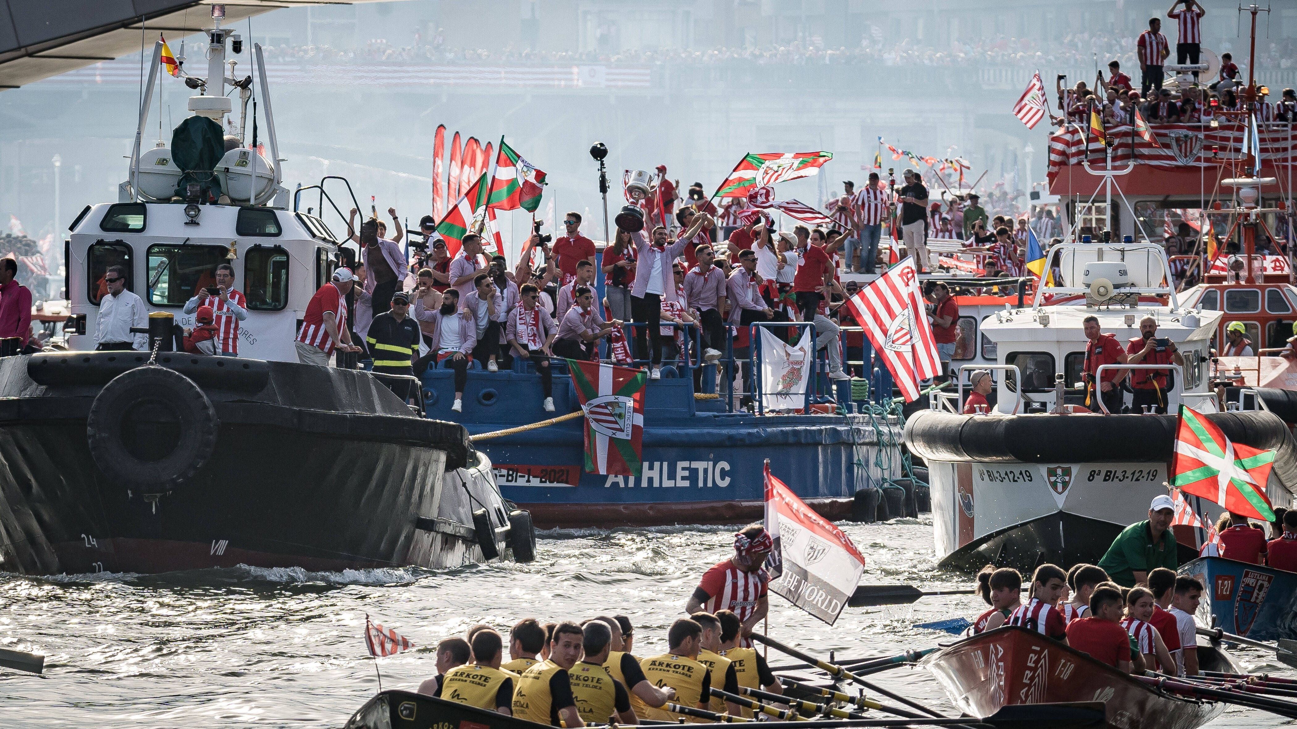 <strong>Athletic Bilbao: Spanischer Pokalsieger 2024</strong><br>Auf dem Wasser feiern können nicht nur die Türken. Auch die baskischen Fans huldigten ihren Helden auf dem Wasser. Gerade war Athletic spanischer Pokalsieger geworden und hatte damit erstmals seit 40 Jahren wieder einen Titel gewonnen.