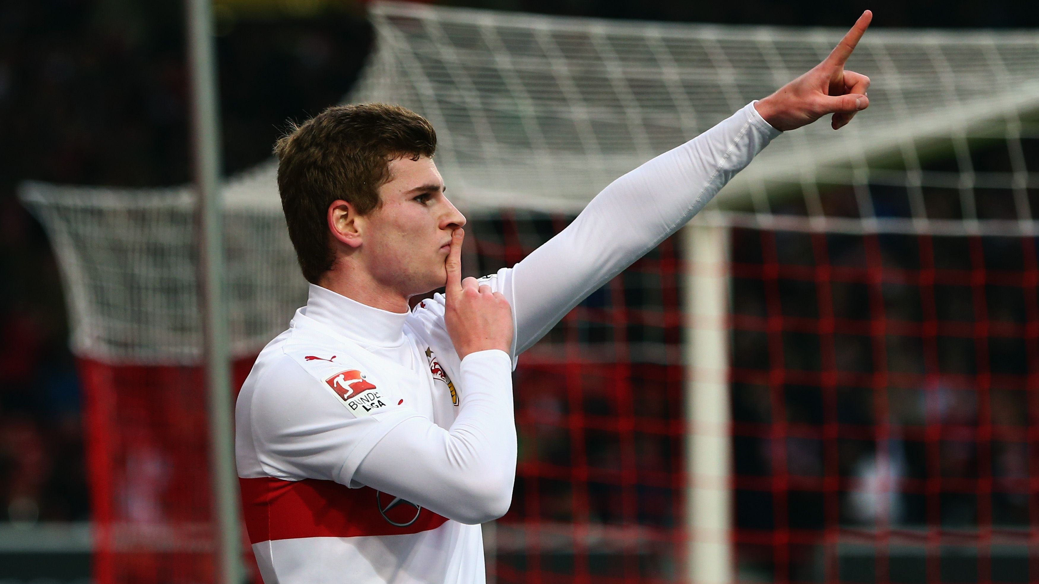 <strong>VfB Stuttgart</strong><br>Dann könnte Werner in der Doppelspitze neben Deniz Undav agieren. Allerdings stehen beim VfB auch noch Chris Führich, Jamie Leveling und Enzo Millot im Kader. Zumal ist Werner seit seinem Abgang zu RB kein gern gesehener Gast bei den Schwaben. Aus sportlicher Sicht wäre eine Leihe jedoch für beide Seiten eine valide Option.