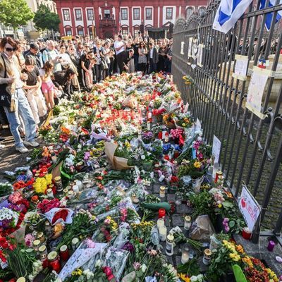 Anteilnahme bei einer Kundgebung nach Messerattacke in Mannheim