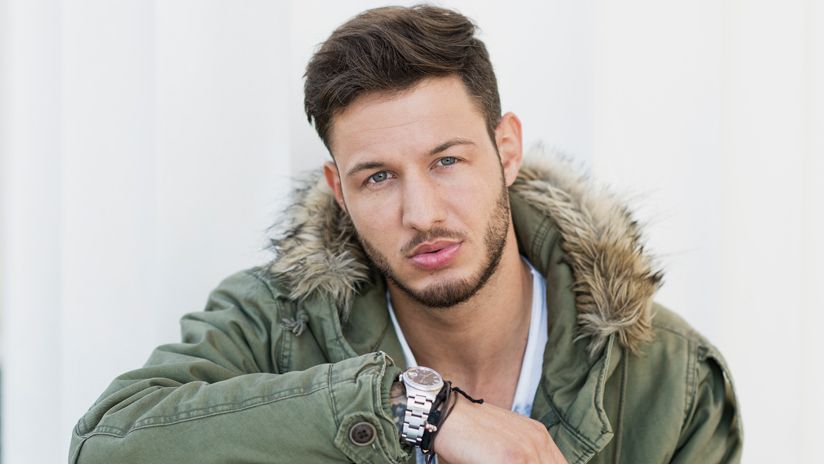 Chris ist Student, DJ und der absolute Mädchenschwarm. Körperkult und stylische Klamotten sind seine Leidenschaft. Der modebewusste Chris ist der Ex-Freund von Hobby-Model Vicky, mit der er nicht selten leidenschaftliche Kämpfe ausgetragen hat. Jetzt ist Chris mit Theresa liiert. Sein Traum: Musik ist mein Leben – darum will ich als DJ durchstarten. Cooler Lifestyle.