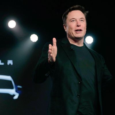 Musk-Konzern Tesla muss 40.000 Autos zurückrufen.