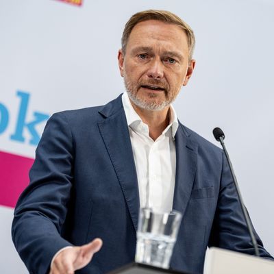 FDP-Chef Lindner hat in der Sendung Caren Miosga einen Rücktritt wegen des "D-Day"-Papiers ausgeschlossen.