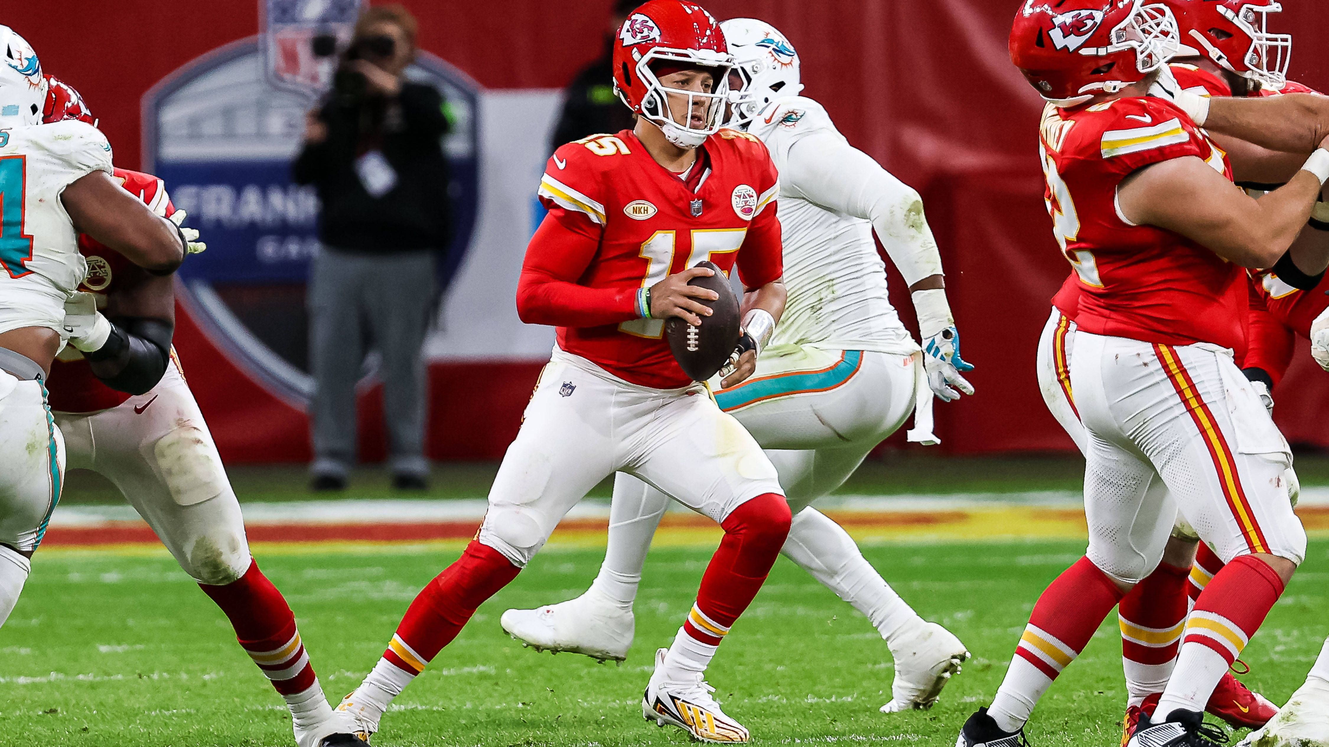 <strong>Patrick Mahomes (Kansas City Chiefs)<br></strong>Position: Quarterback<br>Quote: +350 (bei einem Einsatz von 100 US-Dollar beträgt der Gewinn 350 US-Dollar)