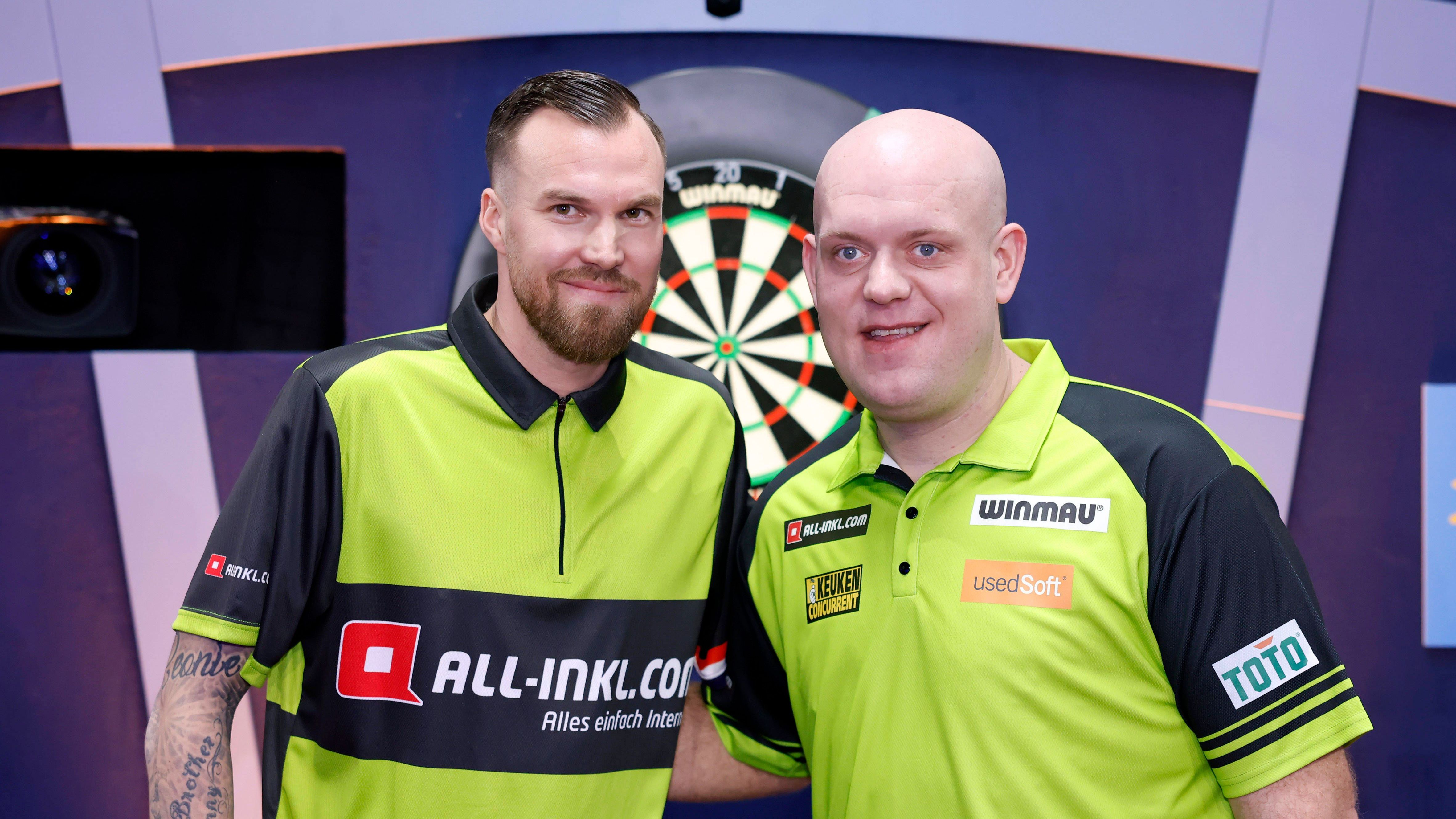 <strong>Die Lieblings-Fußballklubs der Darts-Stars</strong><br> Die Darts-WM in London ist in vollem Gange. Viele Turnier-Stars haben ihr Herz aber nicht ausschließlich dem Dartsport verschrieben, sondern sind auch begeisterte Fußball-Anhänger. Und die deutschen Darts-Helden fühlen sich den Traditions-Klubs verbunden. Am 06. Januar gibt es dann auch die Promi-Darts-WM live auf ProSieben, Joyn und ran.de.