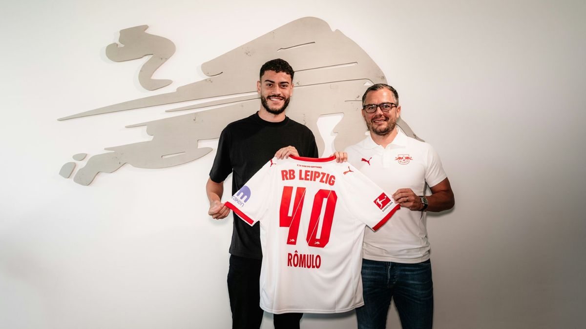 Romulo (l.) und RB-Sportchef Marcel Schäfer