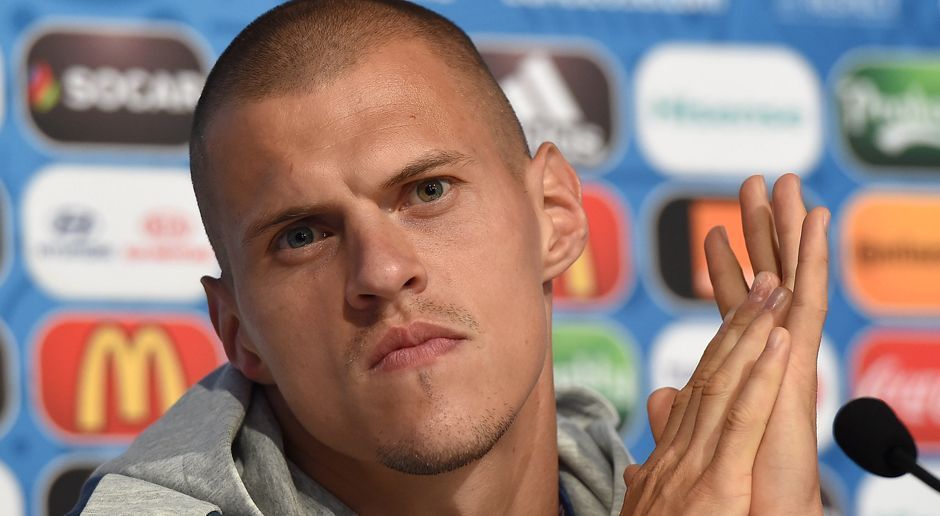 
                <strong>Martin Skrtel (Abgang zu Fenerbahce)</strong><br>
                Martin Skrtel: Martin Skrtel wechselte zu Fenerbahce Istanbul. Durch die Verpflichtung von Joel Matip setzte Klopp ein Zeichen in der Verteidigung: Frische statt Erfahrung. Neben dem 31-Jährigen hatte ein weiterer Abwehrmann ebenfalls keine Chance auf vernünftige Einsatzzeiten.
              