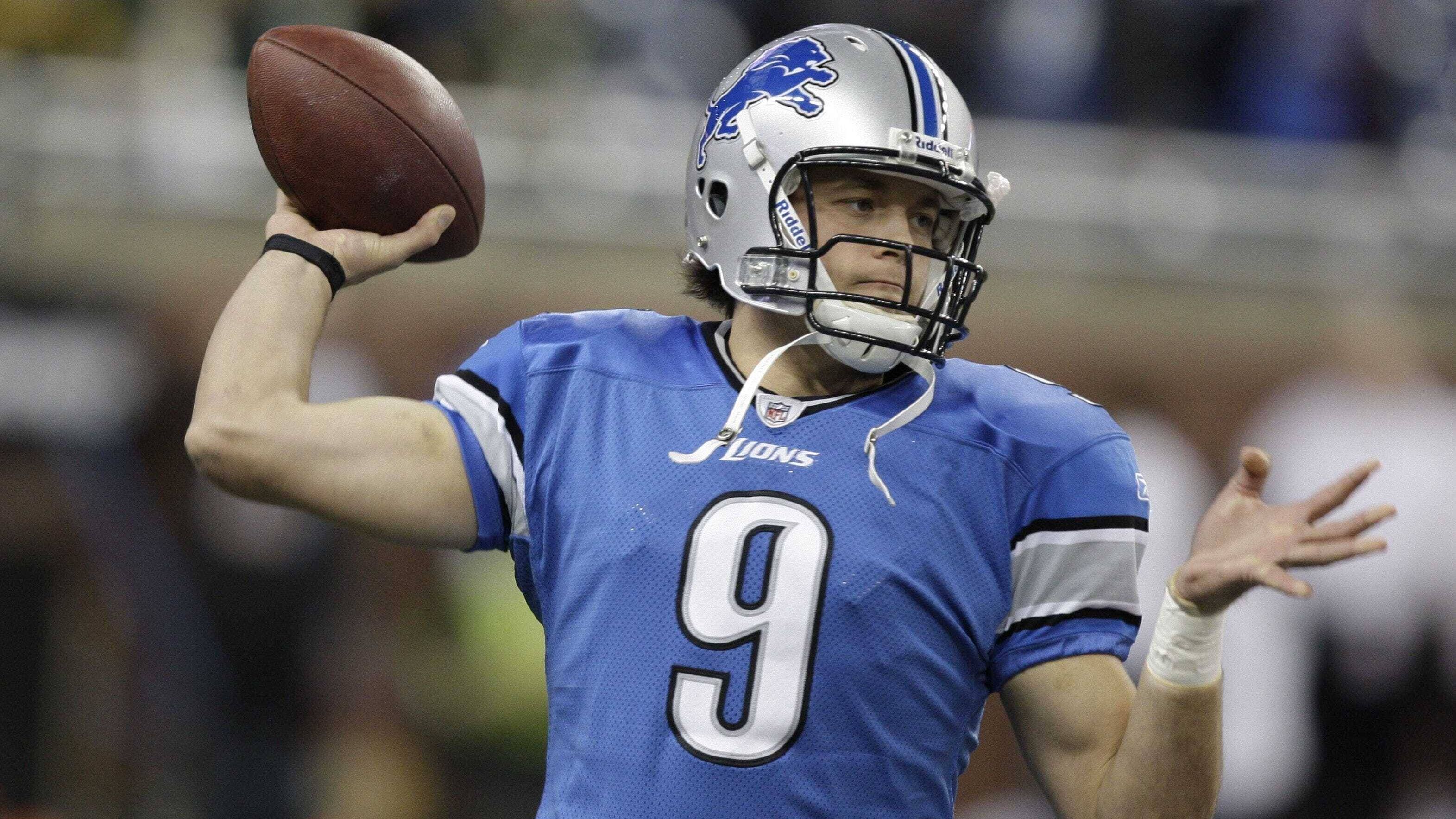 <strong>Matthew Stafford (Detroit Lions) - 2009</strong><br>Ein echtes Horror-Debüt erlebte Stafford bei der 27-45 Niederlage gegen die Saints im Jahr 2009. Drei Interceptions und gerade einmal 43% angebrachte Pässe sahen wenig erfolgsversprechend aus. Daran knüpfte er zum Glück nicht an und wurde zum konstanten Franchise-Quarterback. Mit den LA Rams konnte Stafford 2022 den Super Bowl gewinnen.