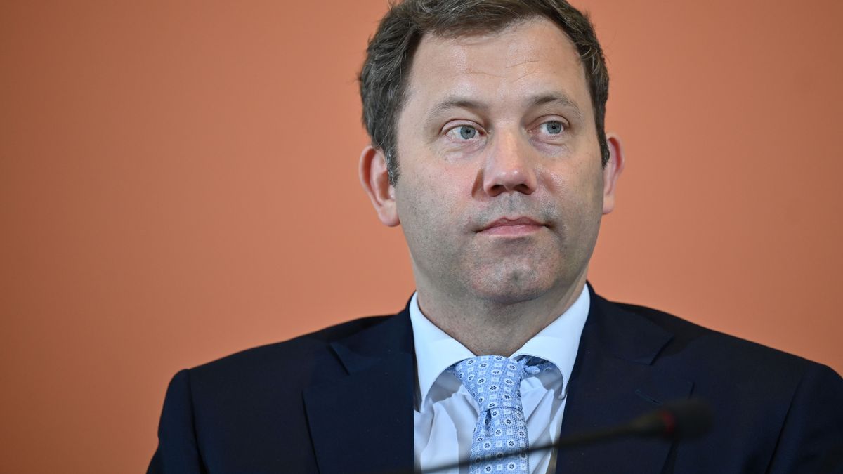 Bundesfinanzminister Lars Klingbeil will deutlich mehr Geld in die Sicherheit Deutschlands stecken.