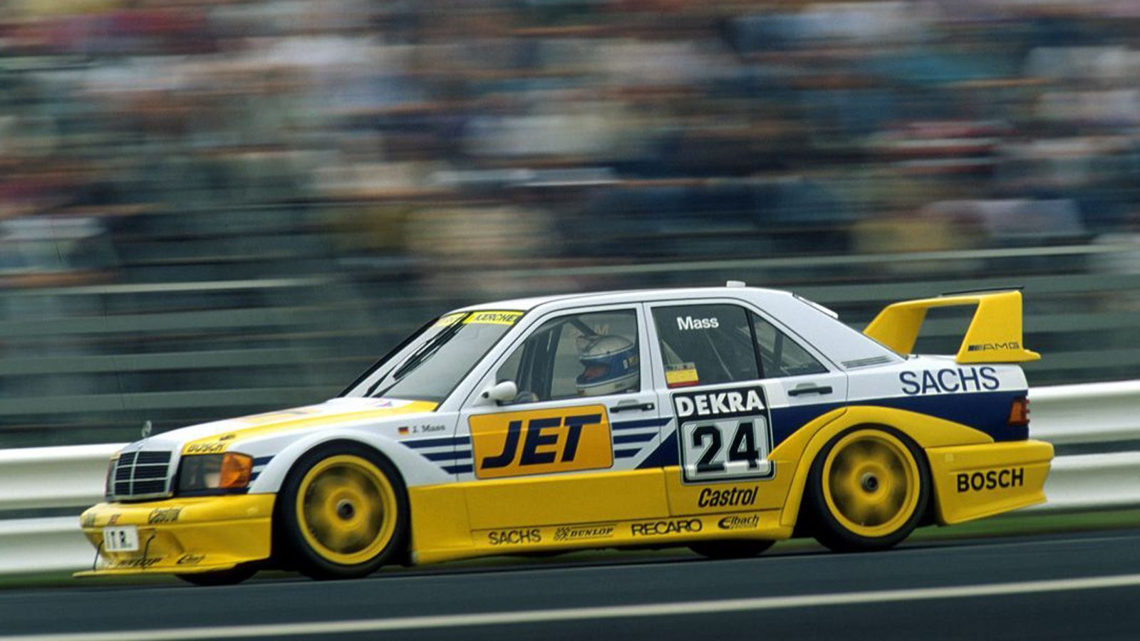 
                <strong>Jochen Mass (1991)</strong><br>
                Der ehemalige Formel-1-Pilot absolvierte nach seinem Karriereende in der Königsklasse vier Rennen in der DTM. Mit einem Mercedes 190E 2.5-16 Evo2 fuhr der Deutsche 1991 in Zolder, in Wunstorf und zweimal in Diepholz. Ein 23. Platz war dabei sein bestes Rennergebnis.
              