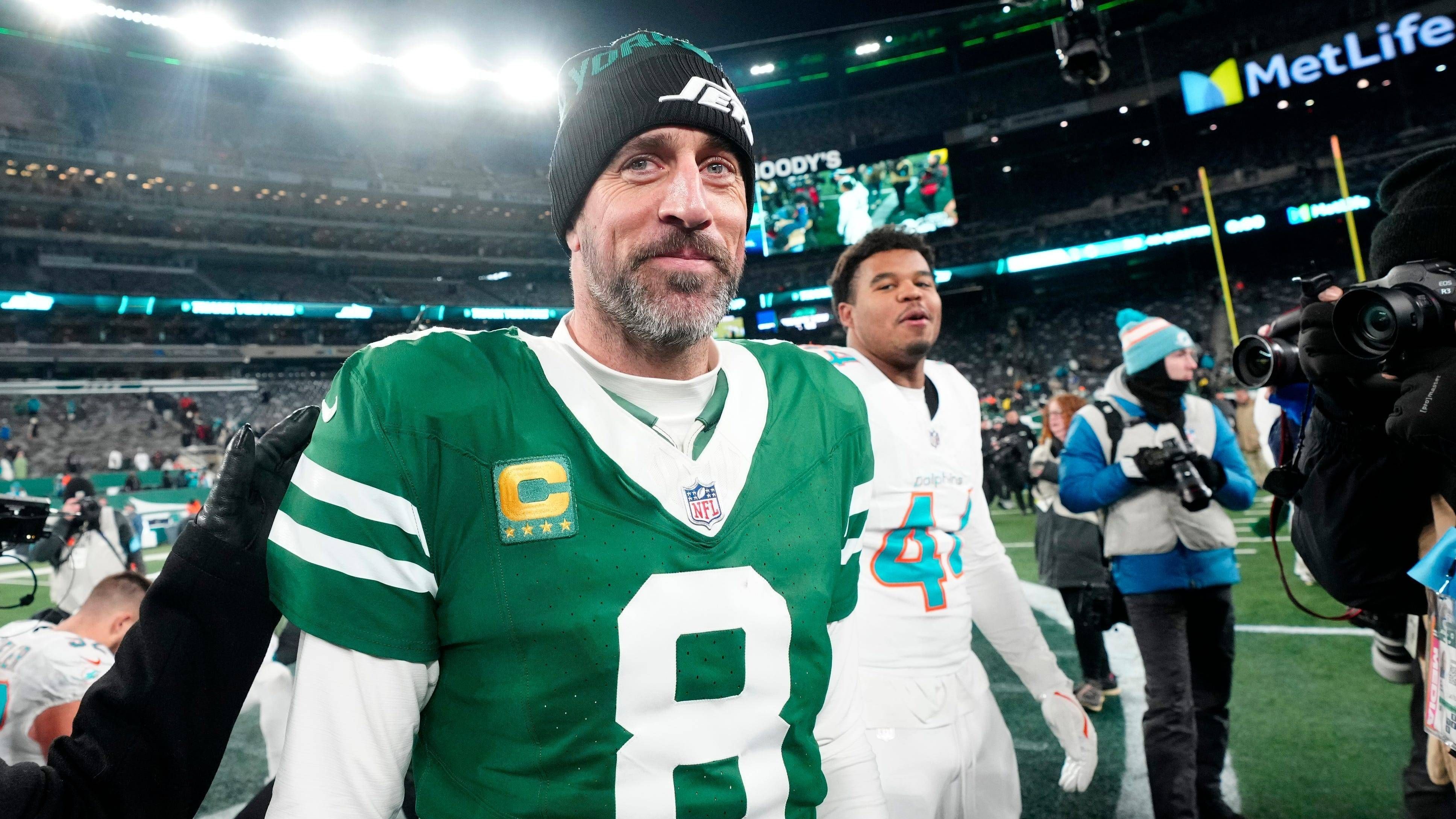 <strong>Platz 21: Aaron Rodgers (Pittsburgh Steelers)</strong><br>Wo soll ein Quarterback eingeordnet werden, der zweifelsfrei zu den besten Spielern der NFL-Geschichte zählt, die letzten Jahre aber nicht mehr an diese Leistungen anknüpfen kann? Der 41-jährige Rodgers versucht sein Glück nun bei den Steelers. Die letzten Spielzeiten geben aber nicht mehr her, als ihn im Mittelfeld einzusortieren.