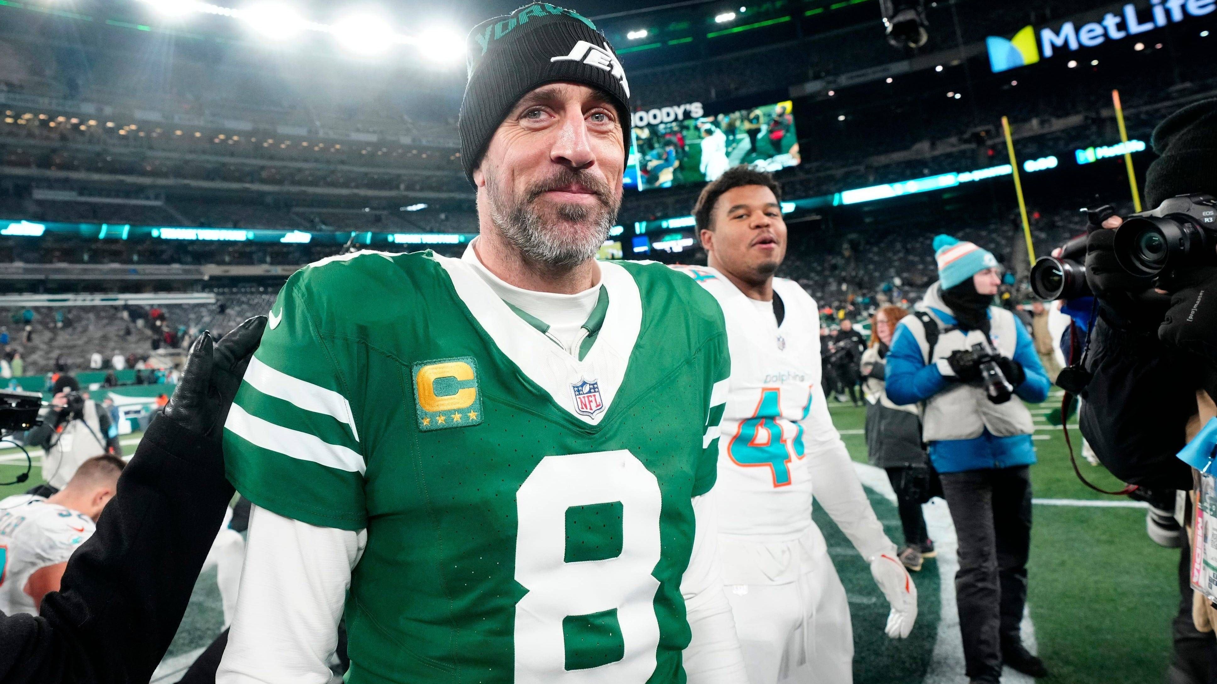 <strong>Pittsburgh Steelers: Aaron Rodgers überreden</strong><br>Die Quarterback-Situation bei den Steelers ist aktuell keineswegs zufriedenstellend, es braucht mehr Qualität. Aaron Rodgers soll kommen, ziert sich aber noch. Seine Verpflichtung und - wenn es dann geschafft ist - Integration in die Mannschaft sind die wichtigsten Aufgaben des Trainerstabes und des Front Office in Pittsburgh.