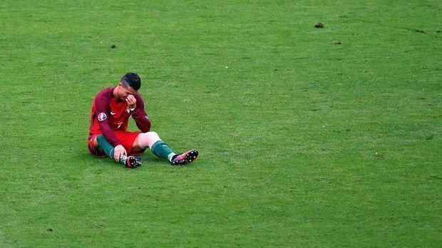 
                <strong>Krankenakte: Cristiano Ronaldo</strong><br>
                Danach machte sein linkes Knie kurzzeitig Beschwerden. Die Folge: Ein Ligaspiel Pause für den Portugiesen.
              