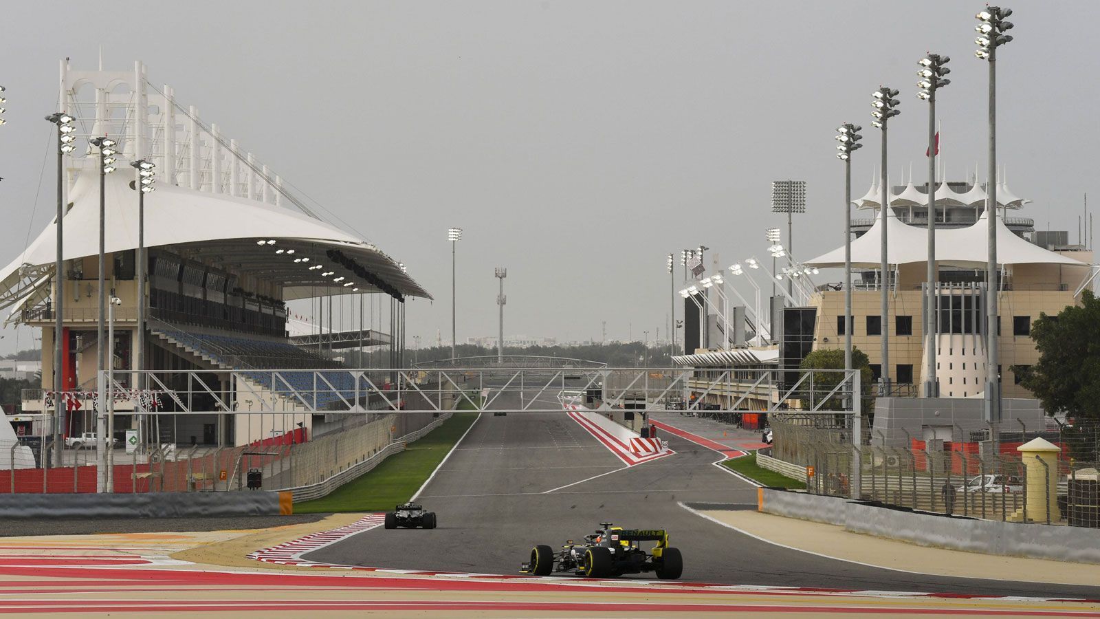 
                <strong>15. Rennen Sakhir: Grand Prix des Bahrain</strong><br>
                Ort: Bahrain International CircuitDatum: 29. November 2020
              