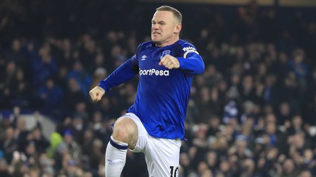 
                <strong>Sturm: Wayne Rooney</strong><br>
                Der zweite Spieler, der noch aktiv ist. Der 32-Jährige geht seit dieser Saison wieder für den FC Everton, für den er von 2002 bis 2004 bereits spielte, wieder auf Torejagd. Für ManUnited spielte er von 2004 bis 2017. Dabei traf er in 391 Spielen 183 Mal.
              