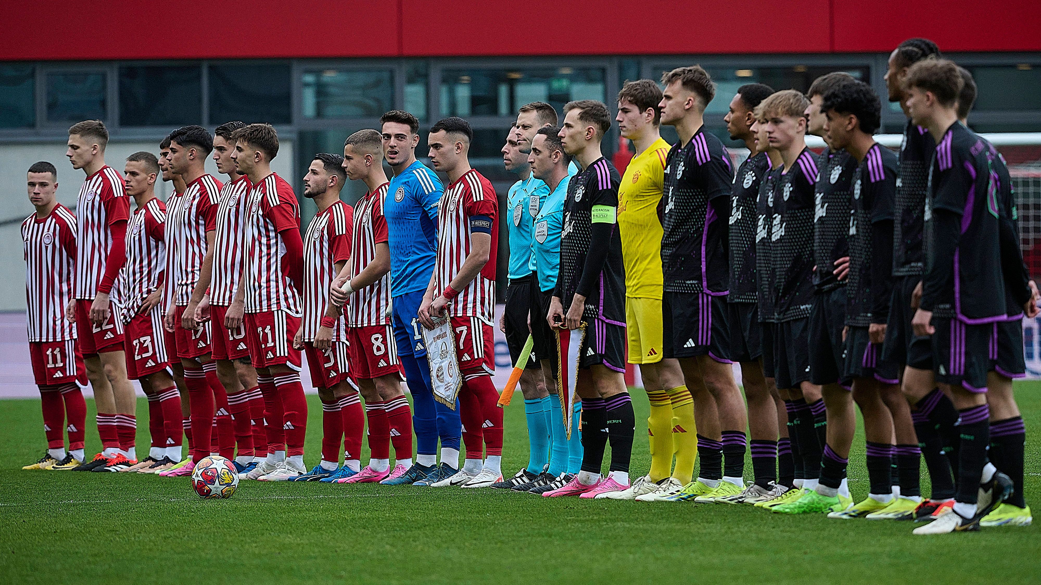 <strong>Youth League: Aus gegen Piräus – aber goldene FCB-Generation?</strong><br>Die U19 des FC Bayern München ist unter der Woche gegen Olympiakos Piräus im Viertelfinale der Youth League ausgeschieden. Dabei klingt das 1:3 am Ende deutlicher, als es der Spielverlauf hergab. Vielerorts wurde von einer Enttäuschung berichtet. Doch das Ziel des Campus ist es nicht, die Youth League zu gewinnen, sondern sehr gute Profis auszubilden.