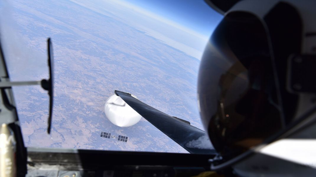 Mutmaßlicher chinesischer Spionageballon über den USA