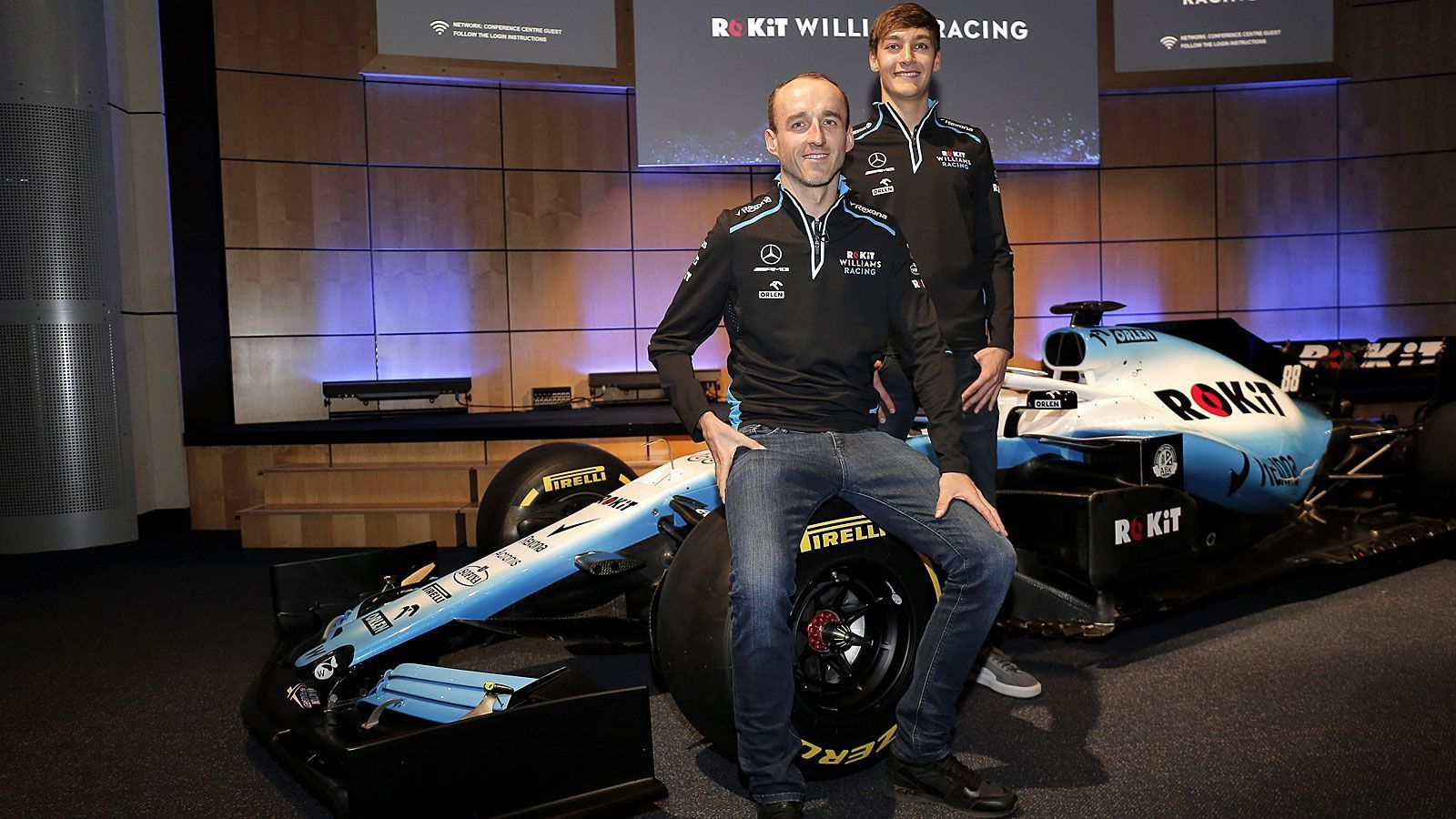 
                <strong>Formel-1-Autos 2019: Williams Racing</strong><br>
                Robert Kubica (l.) ist nach neun Jahren zurück im Fahrerfeld der Formel 1. Gemeinsam mit dem britischen Debütanten George Russell greift der Pole für Williams ins Lenkrad. Auffällig an seinem neuen Arbeitsgerät ist vor allem die Farbe: Nach dem Abschied des langjährigen Hauptsponsors erstrahlt der Bolide nun in Hellblau, Weiß und Schwarz.
              