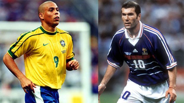 
                <strong>Paul Pogba (Vorbilder)</strong><br>
                Vorbilder: Als Frankreich gegen Brasilien das WM-Finale 1998 bestritt, war Pogba gerade einmal fünf Jahre alt. Von zwei Fußballern schwärmt er seitdem: Brasiliens Ronaldo und Frankreichs Zinedine Zidane. "Mein Idol ist Ronaldo. Er hat bei mir die Fußballbegeisterung geweckt", erklärte er mal via "fifa.com". Der französische Mittelfeldstar Zidane bleibe für ihn ebenfalls unvergessen: "Er ist eine französische Ikone. Wir alle wollen ihm in der Karriere nacheifern."
              