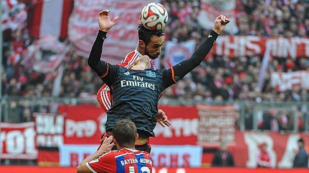 
                <strong>Duelle zwischen FCB und HSV</strong><br>
                8:0, 3:1, 9:2, 5:0, 6:0 - so lauten die jüngsten Ergebnisse, wenn der FCB den HSV in der Allianz Arena zu einem Bundesligaspiel emfpängt. Nun nimmt der Bundesliga-Dino also einen neuen Anlauf. Doch die Statistik der bisherigen Eröffnungsspiele spricht für die Bayern.
              