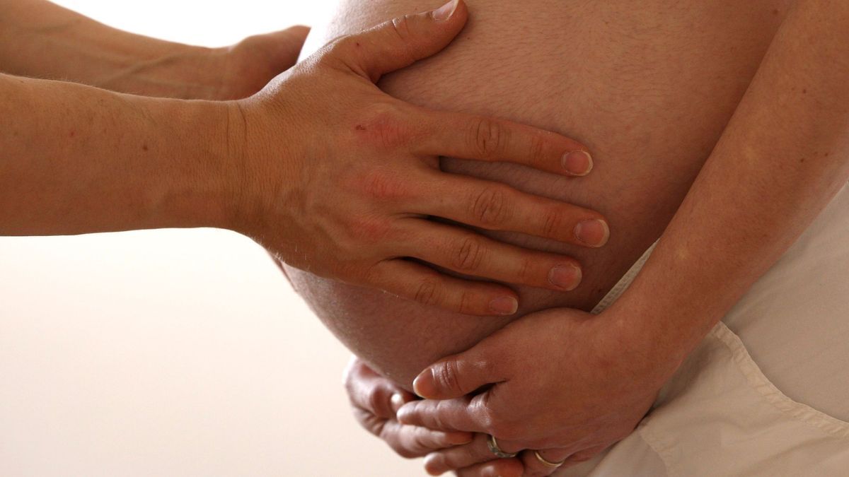 Ärzte entdecken Baby im Darm