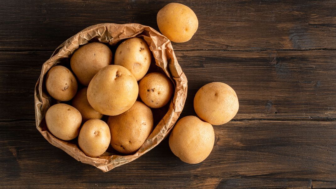 Kartoffeln helfen bei Sonnenbrand - und in Pommesform der Seele.