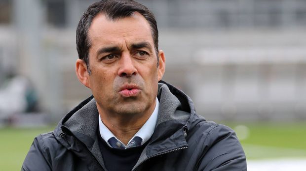 
                <strong>Robin Dutt (2005)</strong><br>
                Auch er war 2005 einer der Besten. War Trainer in Freiburg, Leverkusen und Bremen. Dann auch mal DFB-Sportdirektor und Sportvorstand in Stuttgart. Inzwischen wieder Trainer, beim Zweitligisten VfL Bochum.
              