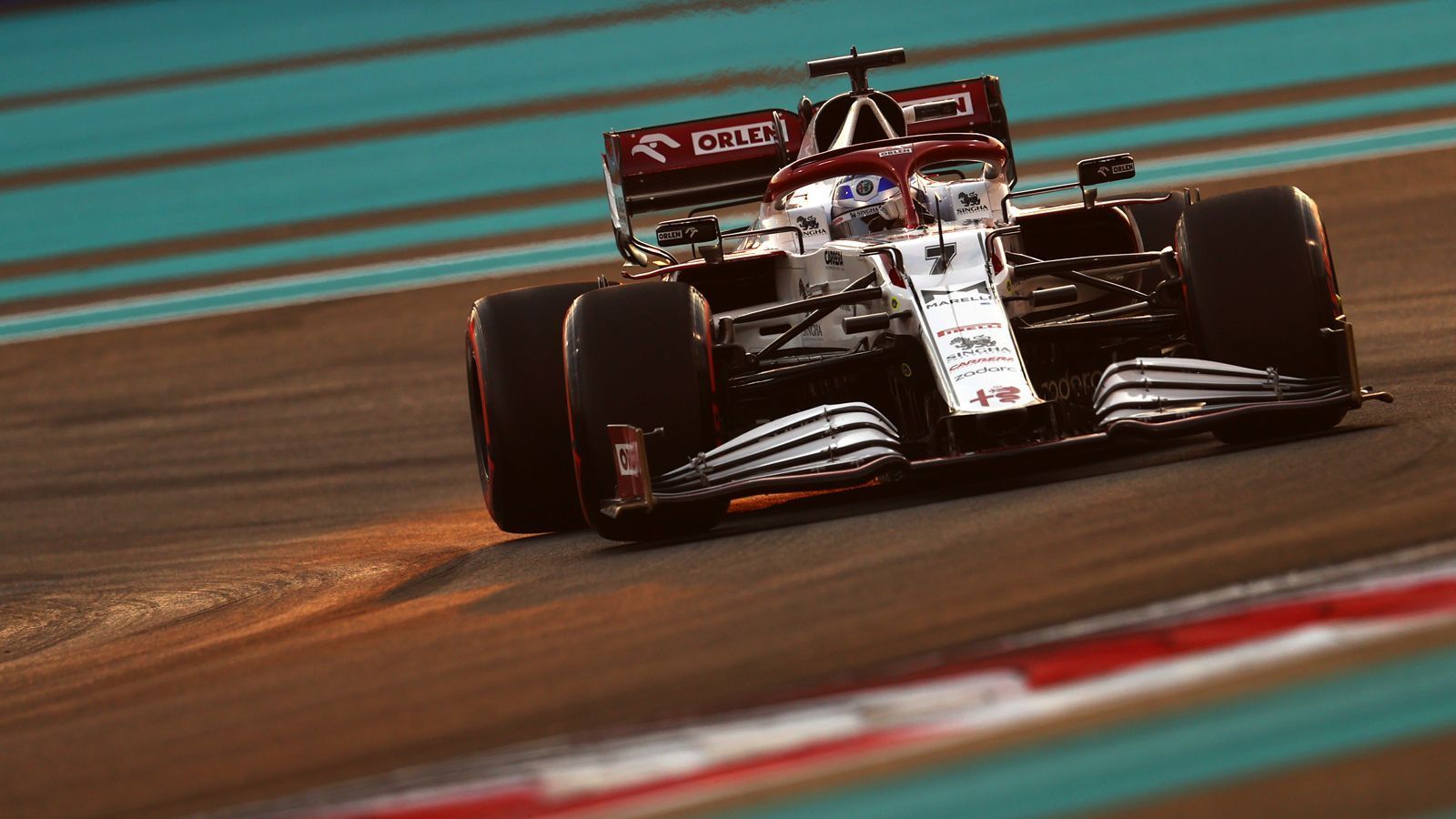 
                <strong>3. Kimi Räikkönen</strong><br>
                &#x2022; Team: Alfa Romeo -<br>&#x2022; Überholmanöver: 127 - <br>&#x2022; WM-Gesamtwertung: 10 Punkte, Platz 16<br>
              