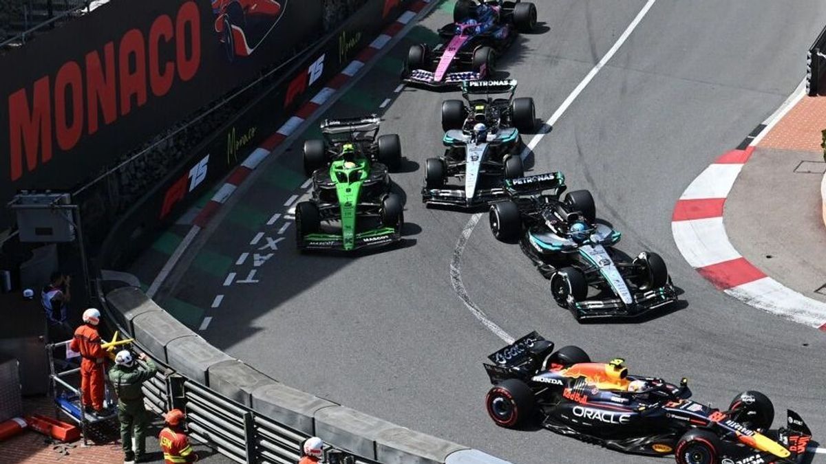 Gabriel Bortoleto überholte in der Haarnadel, Kimi Antonelli konterte direkt