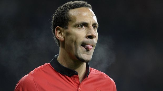 
                <strong>Abwehr: Rio Ferdinand</strong><br>
                Der 39-Jährige spielte in England bei West Ham United, Leeds United und den Queens Park Rangers. Den Durchbruch schaffte er bei Manchester United, wo er von 2002 bis 2014 spielte
              