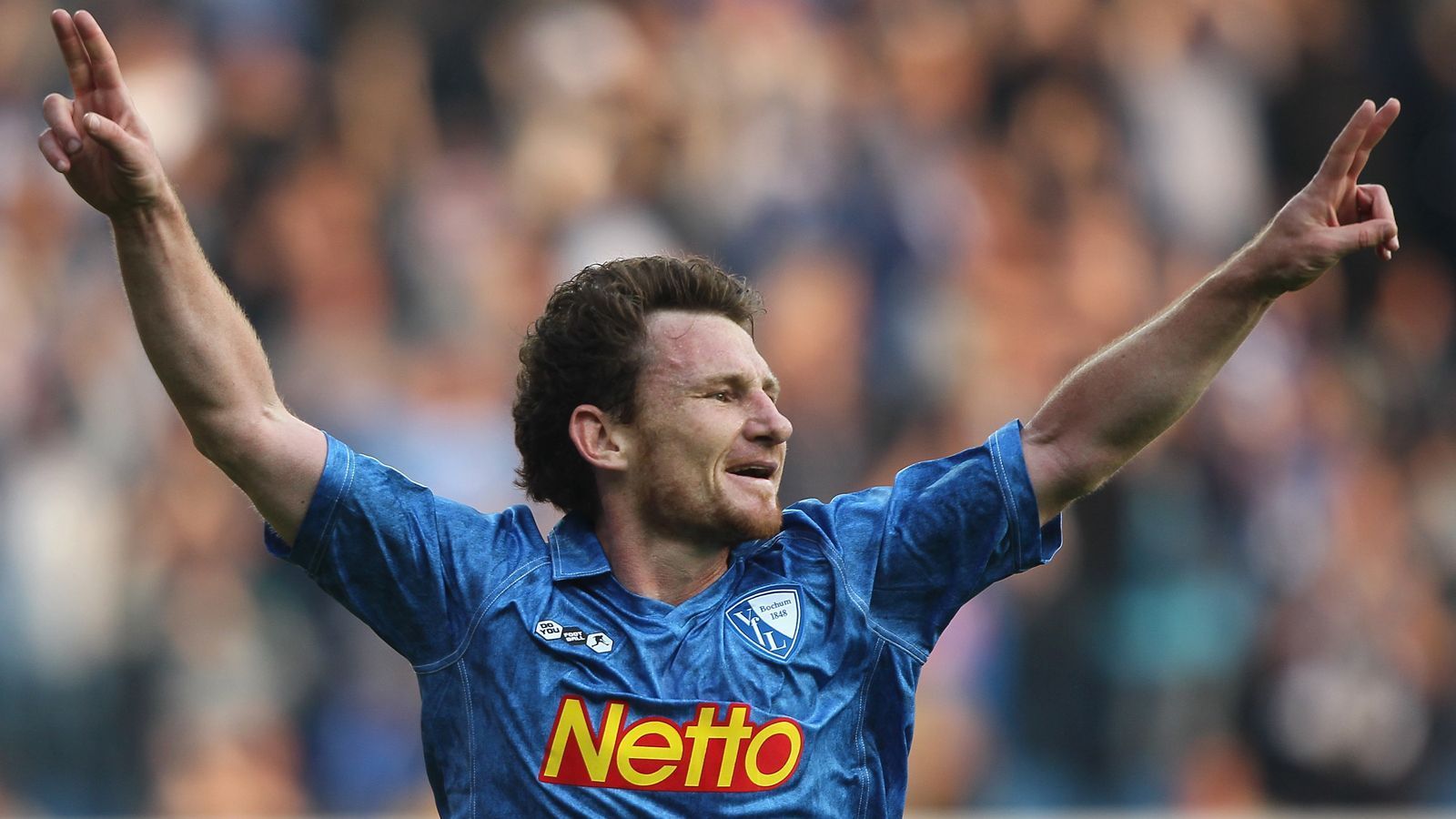 
                <strong>Paul Freier (VfL Bochum)</strong><br>
                Der VfL Bochum hatte nie mehr eine größere Ikone in seinen Reihen als ihn. Herbert Grönemeyer taufte seinen Song "Bochum". Er hätte ihn auch "Slawo" nennen können. An Slawomir Paul Freier lag es sicher nicht, dass der VfL 2009/10 abstieg. Der ehemalige Nationalspieler brachte durchweg Leistungen auf Legendenniveau.
              