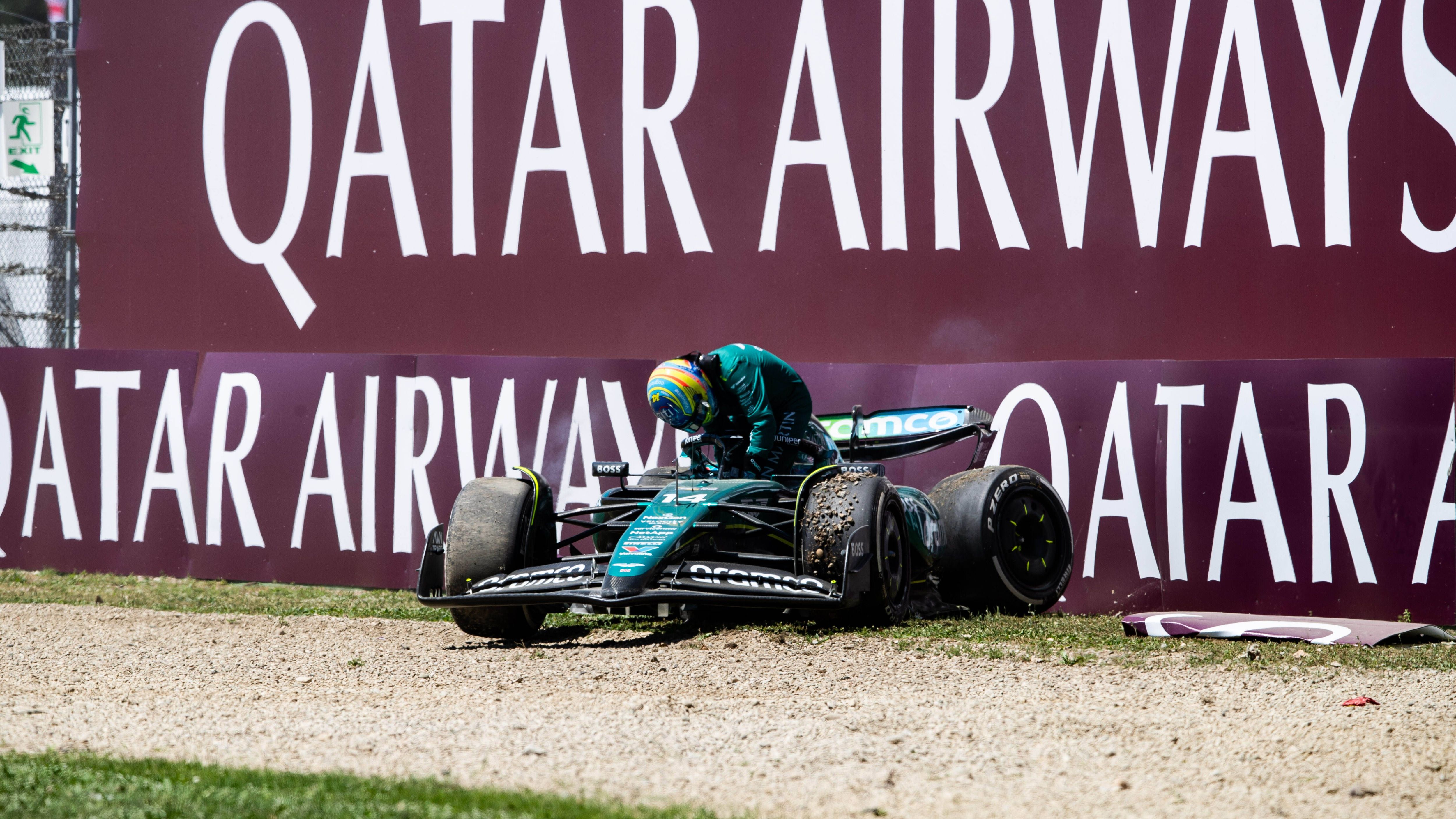 <strong>Verlierer: Fernando Alonso</strong><br>So wirklich rund läuft es für den Altmeister in dieser Saison ohnehin noch nicht. In Imola erlebte Fernando Alonso aber einen Tiefpunkt. Unfall im Training, frühes Aus in der Qualifikation und im Rennen Letzter. Dazu die deutliche teaminterne Niederlage gegen Stroll. Da muss bald mehr kommen vom zweimaligen Weltmeister.