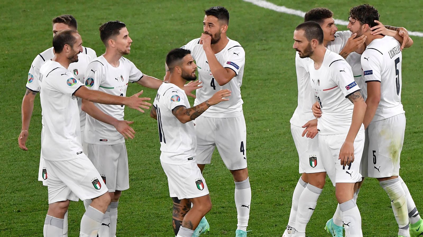 
                <strong>Italien</strong><br>
                &#x2022; <strong>Gruppe:</strong> A -<br>&#x2022; <strong>Team:</strong> Italien -<br>&#x2022; <strong>Spitznamen:</strong> "Gli Azzurri" (die Blauen). Bisweilen auch "La Nazionale" oder "Squadra Azzurra" (die blaue Mannschaft).<br>
              