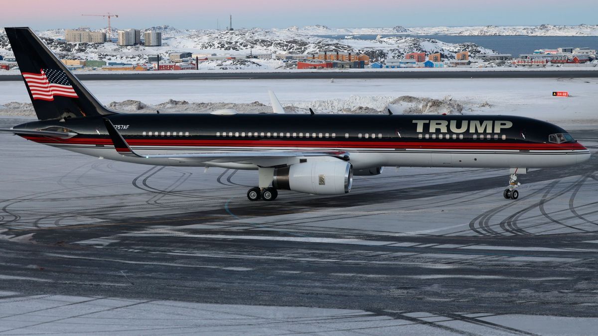 7. Januar 2025, Grönland, Nuuk: Ein Flugzeug mit Donald Trumps Sohn, Donald Trump Jr., an Bord landet in der grönländischen Hauptstadt Nuuk.