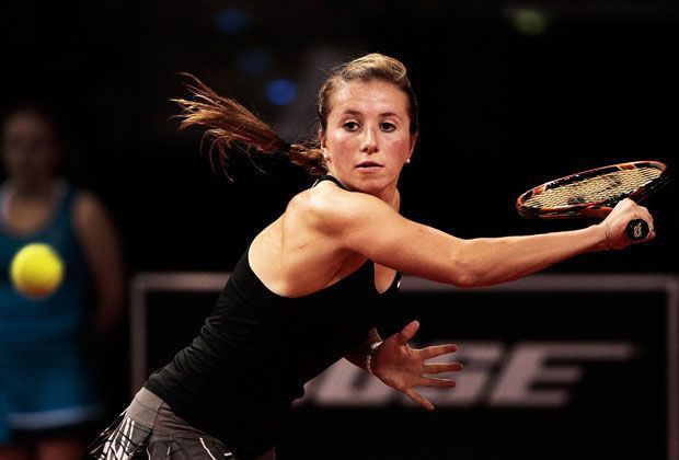 
                <strong>Annika Beck</strong><br>
                Sie ist in diesem Jahr vom Porsche-Talent-Team Deutschland ins Fed-Cup-Team befördert worden - und sie schlägt auch in Nürnberg auf: Annika Beck
              