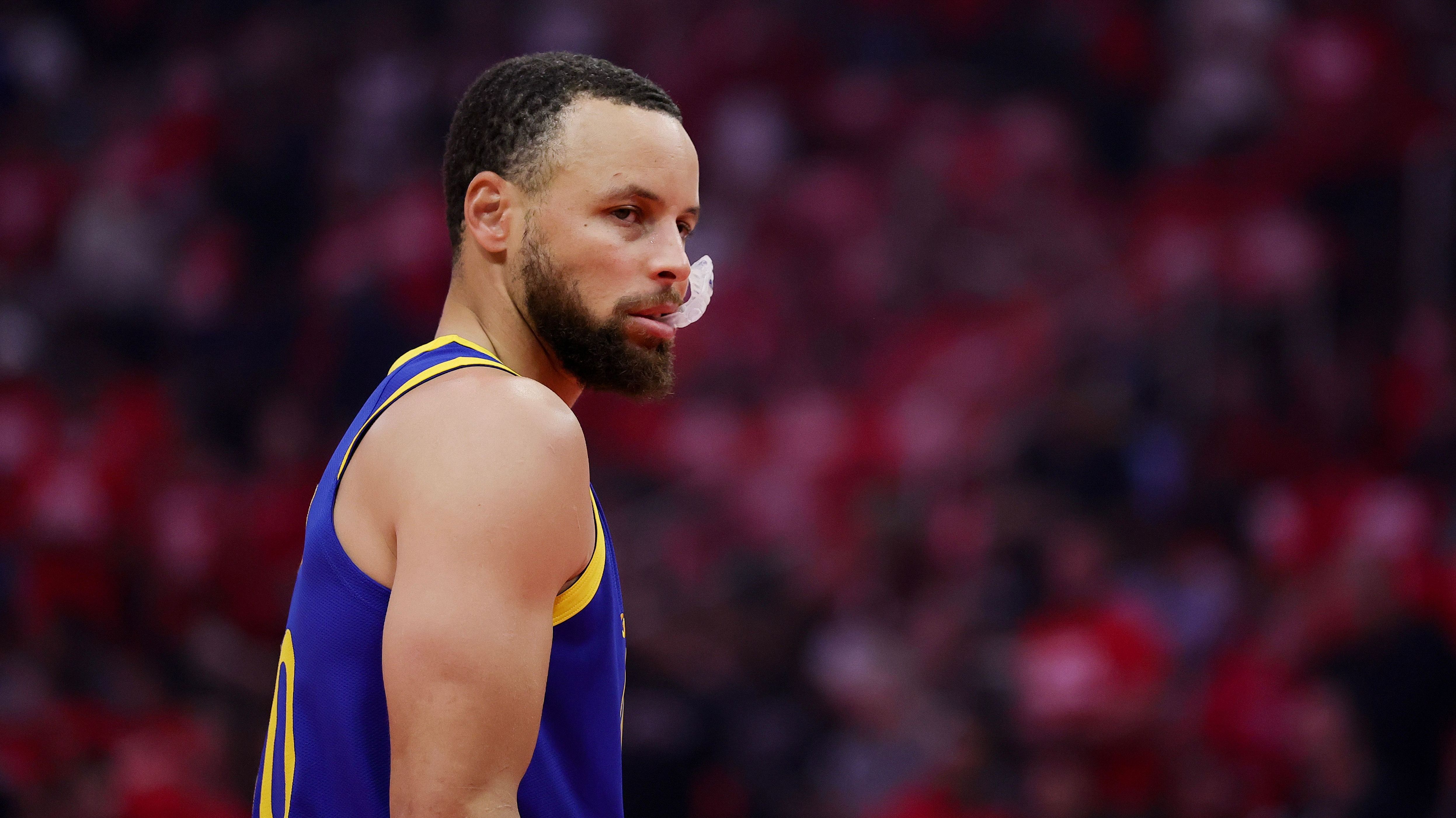 <strong>NBA Twyman-Stokes Teammate of the Year</strong><br>Gewinner: <strong>Stephen Curry (Golden State Warriors)</strong><br>Stats der Regular Season: 24,5 Punkte, 4,4 Rebounds, 6,0 Assists pro Spiel