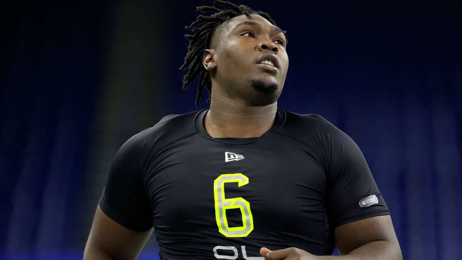 
                <strong>5. Pick: New York Giants - Charles Cross, OT, Mississippi State</strong><br>
                Die New York Giants haben einige Baustellen, aber auch zwei hohe Picks. Mit dem ersten ziehen sie an fünfter Position Tackle Charles Cross. Er ist "Pro-Ready", hilft sofort weiter und könnte bereits in Woche eins als Starter auflaufen.
              