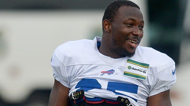 
                <strong>Platz 9: LeSean McCoy (19,6 Millionen Euro)</strong><br>
                Platz 9: LeSean McCoy (19,6 Millionen Euro). In der neuen Spielzeit trägt der Running Back erstmals das Trikot der Buffalo Bills. Das lässt sich der bisherige Eagles-Star mit 18,9 Millionen Euro aus Gehalt und Bonus-Zahlungen vergüten. Außerdem fließen 700.000 Euro von Werbepartnern auf sein Konto.
              