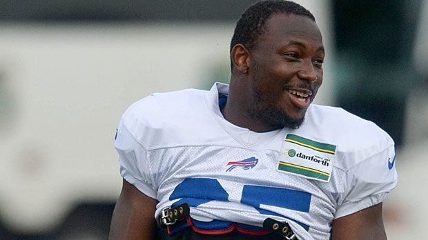 
                <strong>Platz 9: LeSean McCoy (19,6 Millionen Euro)</strong><br>
                Platz 9: LeSean McCoy (19,6 Millionen Euro). In der neuen Spielzeit trägt der Running Back erstmals das Trikot der Buffalo Bills. Das lässt sich der bisherige Eagles-Star mit 18,9 Millionen Euro aus Gehalt und Bonus-Zahlungen vergüten. Außerdem fließen 700.000 Euro von Werbepartnern auf sein Konto.
              