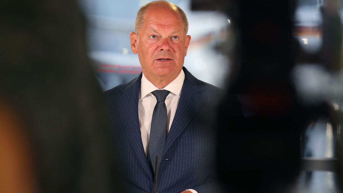 1. August 2024, Nordrhein-Westfalen, Köln: Bundeskanzler Olaf Scholz (SPD) spricht mit Journalisten über den Gefangenenaustausch.