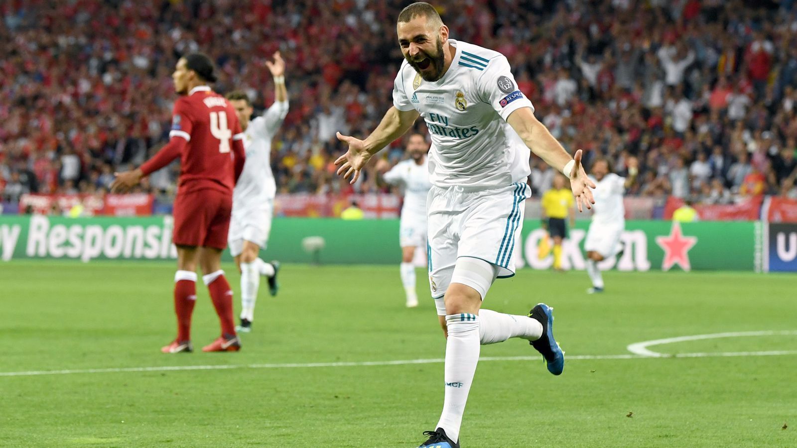 
                <strong>Karim Benzema (Real Madrid)</strong><br>
                Apropos Real Madrid: Sollte Kane tatsächlich in Spaniens Hauptstadt landen, könnte der bisherige Mittelstürmer Karim Benzema möglicherweise ein Thema für die Münchner werden. In Spanien stand der Franzose trotz des erneuten Gewinns der Champions League sehr in der Kritik, weil seine Torausbeute mit nur fünf Treffern in 32 Ligaspielen doch ausbaufähig ist. Der Vertrag des 30-Jährigen läuft noch bis zum Sommer 2021. 
              