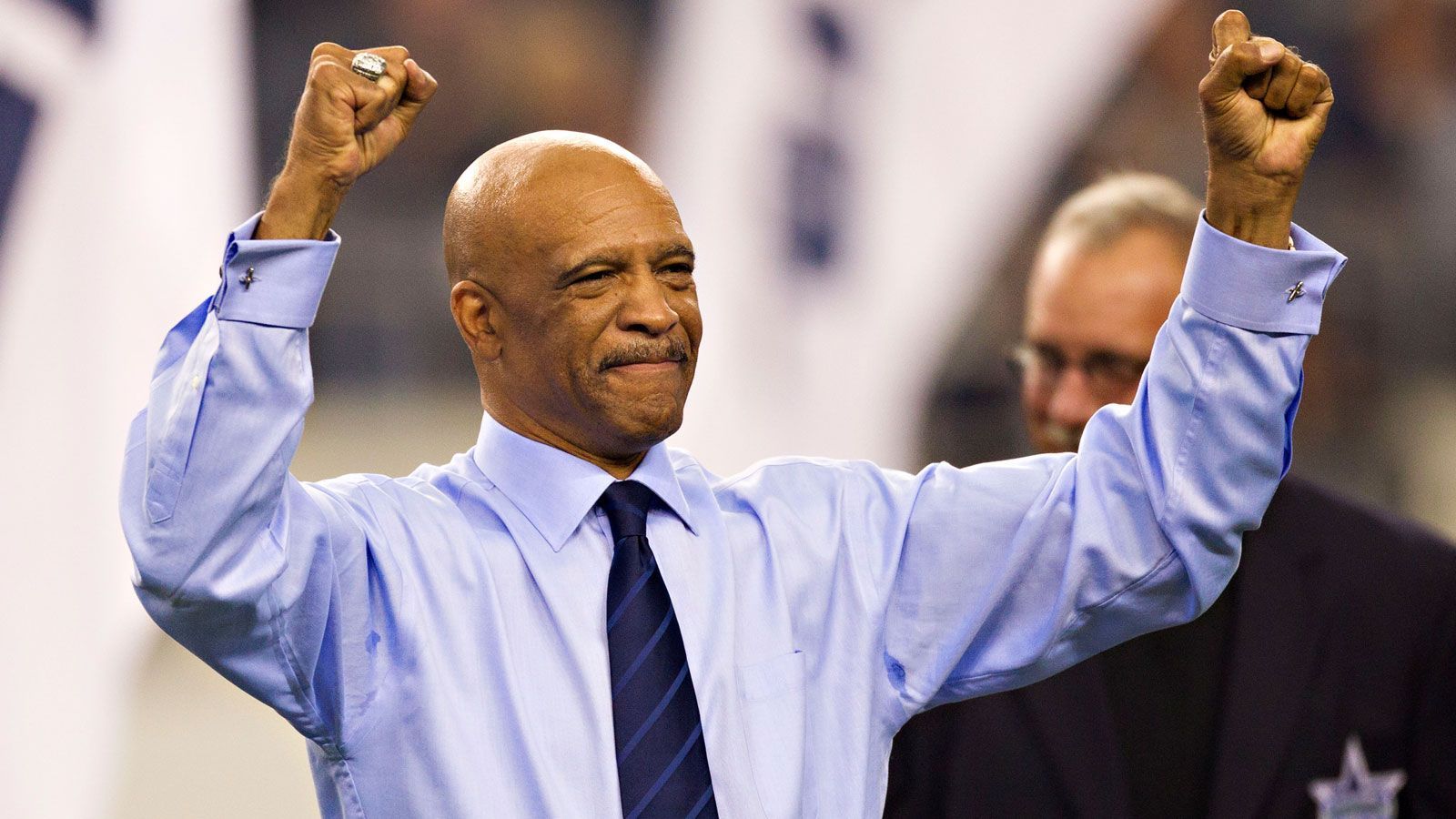 
                <strong>Drew Pearson (Wide Receiver)</strong><br>
                Der Wide Receiver startete seine NFL-Karriere 1973 als ungedrafteter Free Agent bei den Dallas Cowboys. Dort beendete er seine Karriere mit 489 Receptions und 7.822 Receiving Yards, sicherte sich damit den Franchise-Rekord. Sein Karrierehöhepunkt war der Gewinn des Super Bowls im Jahr 1978.
              