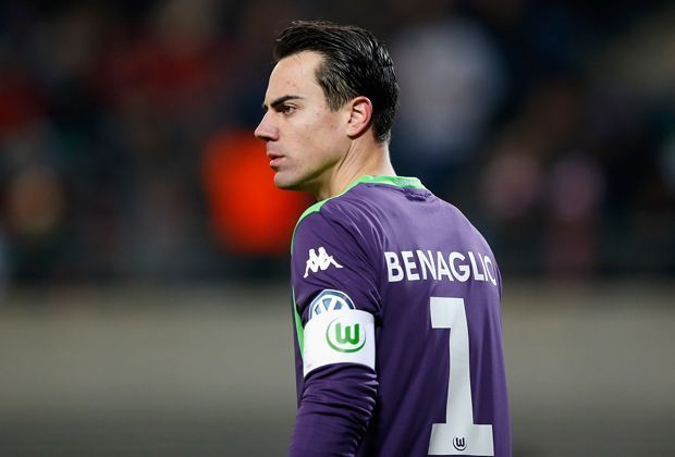 
                <strong>Diego Benaglio (VfL Wolfsburg)</strong><br>
                Eine feste Schweizer Größe in der Bundesliga ist Diego Benaglio. Der Keeper spielt bereits seit sieben Jahren beim VfL Wolfsburg und wurde zum Kapitän ernannt. In der kommenden Saison darf sich der 31-Jährige in der Champions League beweisen, so wie auch ...
              