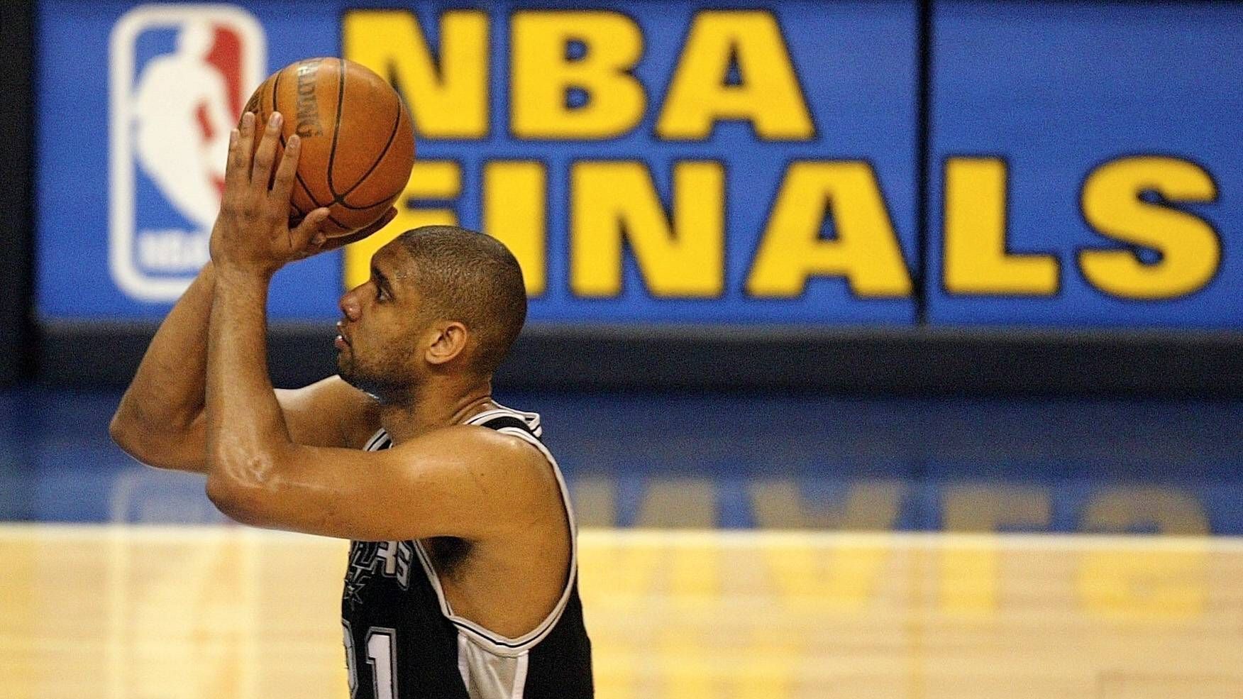 <strong>Tim Duncan (San Antonio Spurs) - Finals MVP 2003</strong><br>Serie: San Antonio Spurs vs. New Jersey Nets (4-2)<br>Finals-Stats: 24,2 Punkte, 17,0 Rebounds, 5,3 Assists und 5,3 Blocks in 44,0 Minuten<br>Playoff-Stats: 24,7 Punkte, 15,4 Rebounds, 5,3 Assists und 3,3 Blocks in 42,5 Minuten