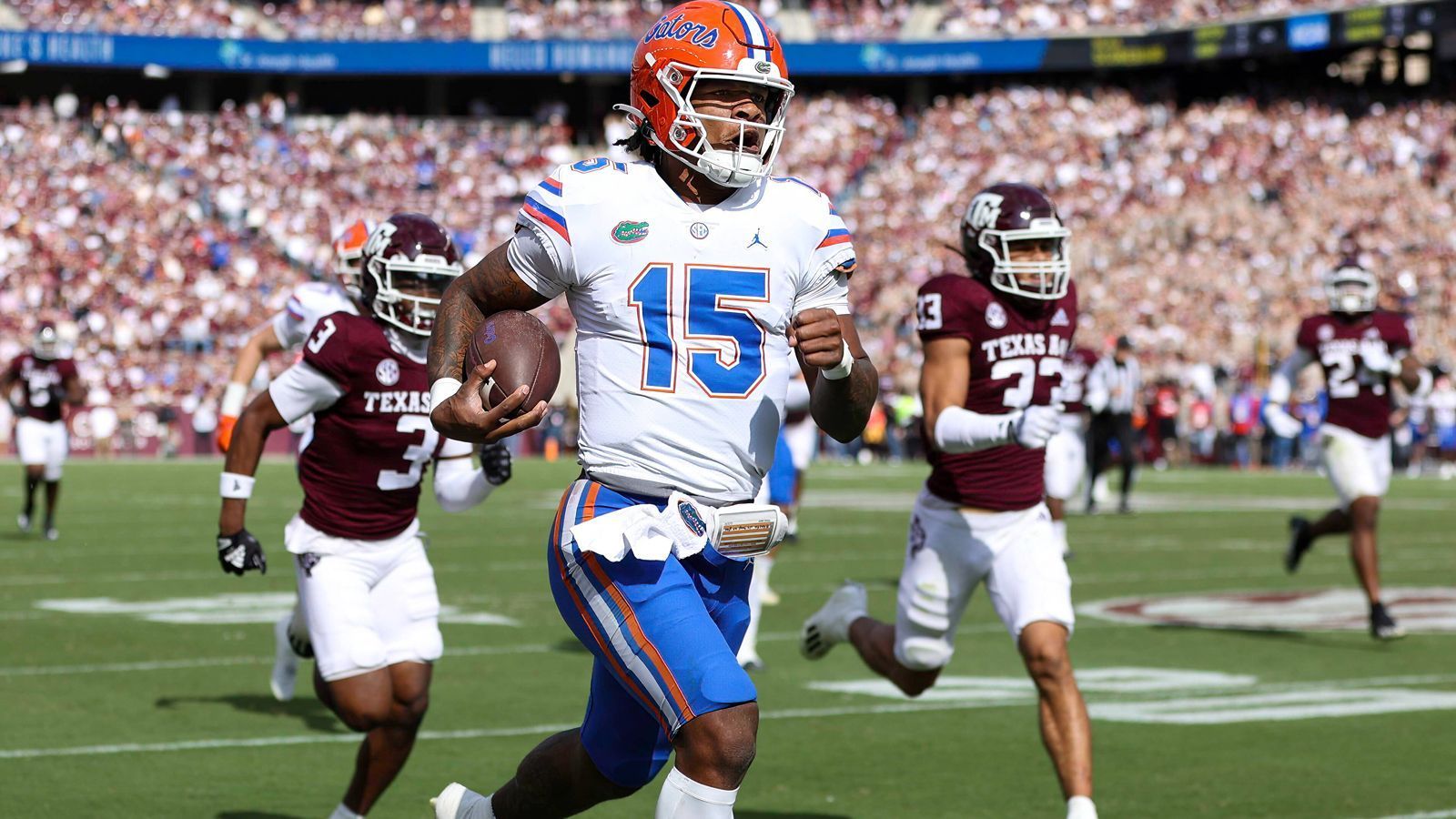 
                <strong>Anthony Richardson (Quarterback, Florida)</strong><br>
                Im Schatten von Bryce Young und C.J. Stroud avancierte Anthony Richardson von den Florida Gators bei den Buchmachern zum Geheimfavoriten für den Nummer-Eins-Pick. Denn der Quarterback übertrumpft seine beiden Positionskollegen mit 1,95 Metern nicht bei der Körpergröße, sondern insbesondere im Laufspiel. Richardson verkörpert wie kein anderer Top-Quarterback im Draft-Jahrgang den Archetypus des modernen, beweglichen NFL-Spielmachers im Stile eines Lamar Jackson oder Josh Allen. Läuft er beim Combine am Samstag auch Young und Stroud davon?
              