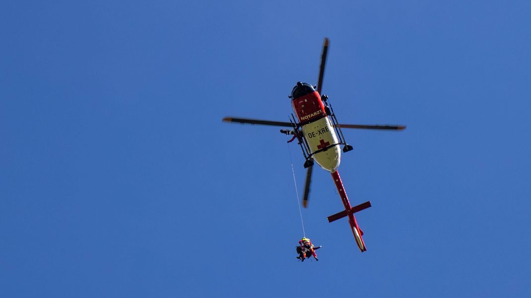 Drei Menschen mussten nach Bergnot in Tirol per Hubschrauber geborgen werden. (Symbolbild)