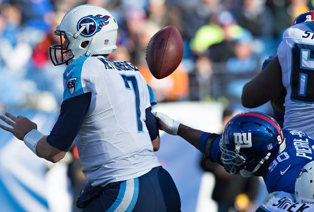 
                <strong>Tennessee Titans - New York Giants 7:36</strong><br>
                Was geschieht? Beim Spiel von Kuhns New York Giants bei den Tennessee Titans schlägt Giants-Verteidiger Jason Pierre-Paul Titans-Quarterback Zach Mettenberger den Ball aus der Hand. Fumble!
              