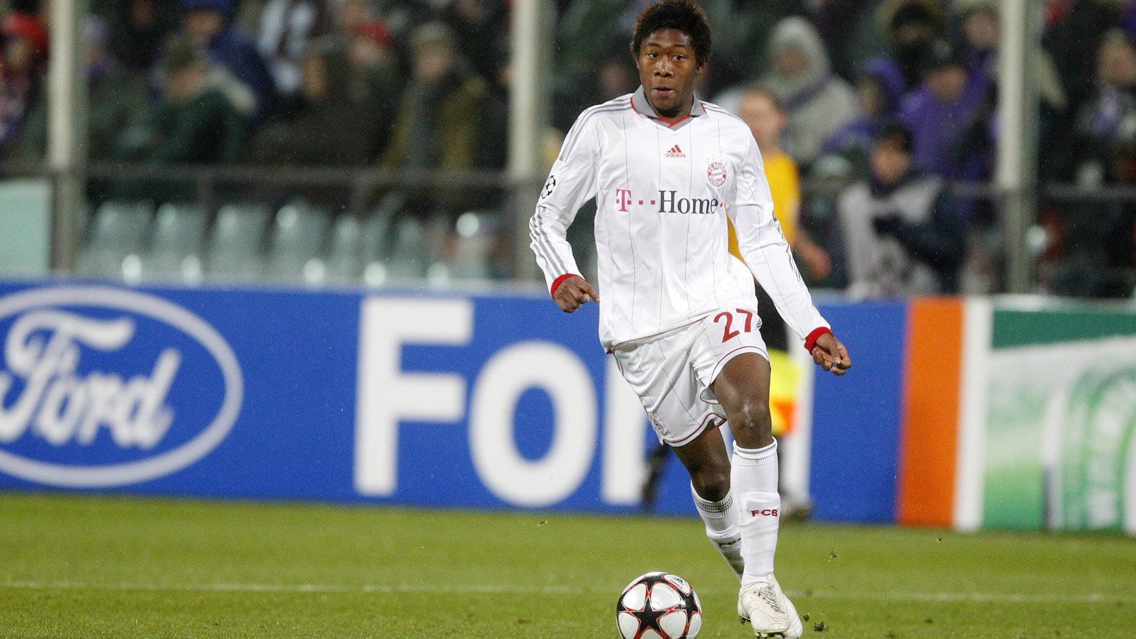 
                <strong>Platz 3: David Alaba (17 Jahre und 258 Tage)</strong><br>
                Debütdatum: 9. März 2010 - Gegner: AC Florenz - Position: Linksverteidiger
              