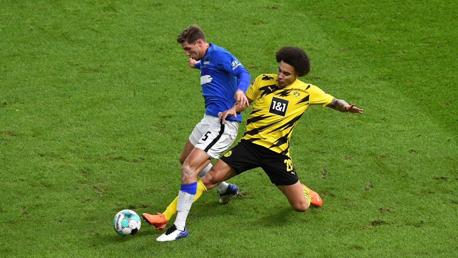 
                <strong>Axel Witsel</strong><br>
                Lässt der defensiven Schaltzentrale wie Can den Berlinern beim Umschaltspiel zu große Lücken und zu viele Möglichkeiten. Dazu vor dem 0:1 nicht aggressiv genug in der Verteidigung des Angriffs. Später solide, aber blass. ran.de-Note: 4
              