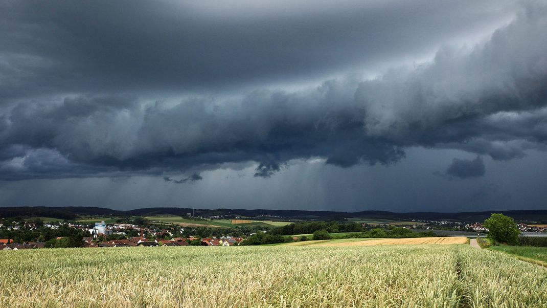 Die Menschen in Nordbaden erwarten bis Mittwoch teils heftige Gewitter und Starkregen.